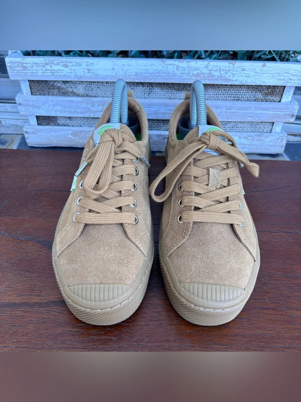 Cariuma OCA Low-Top Sneakers in Camel Suede
